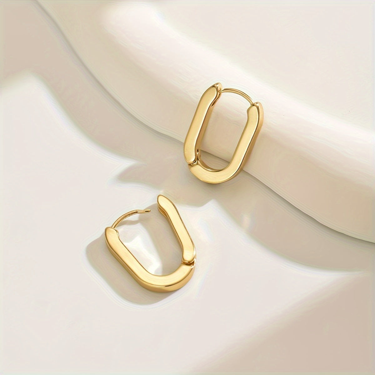 Eleganti orecchini a cerchio geometrici