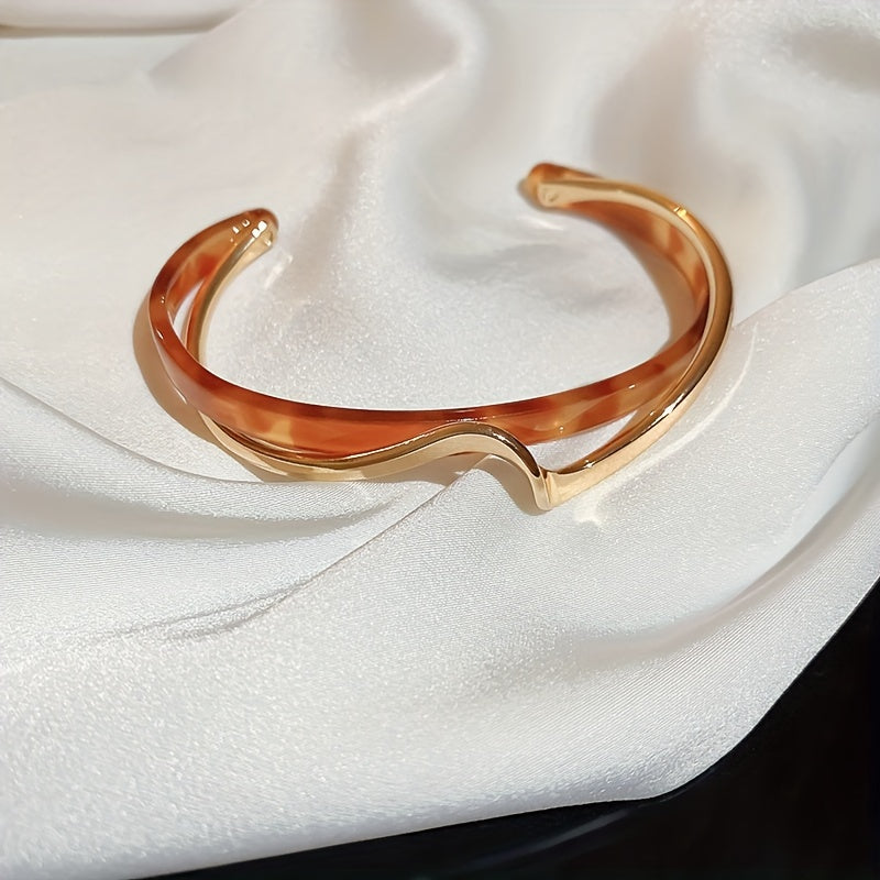 Stijve golfvormige armband verguld met 18K goud