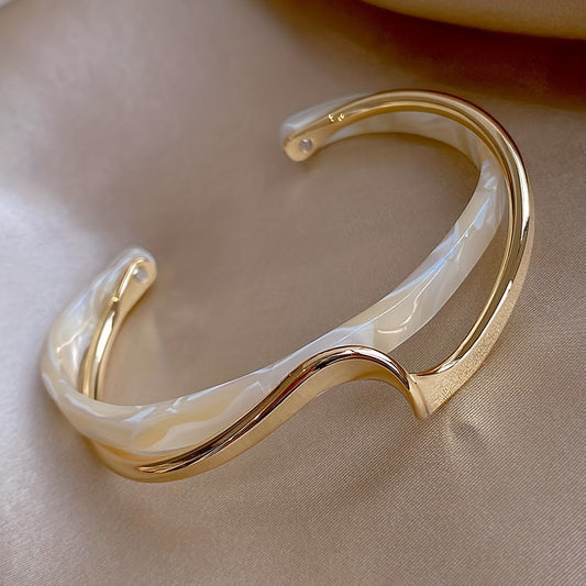 Stijve golfvormige armband verguld met 18K goud