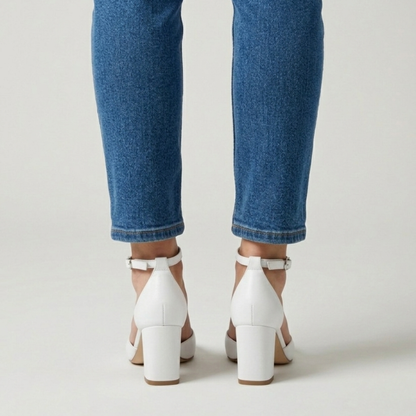 Alaya | Schoenen met hak en zilverkleurig riempje