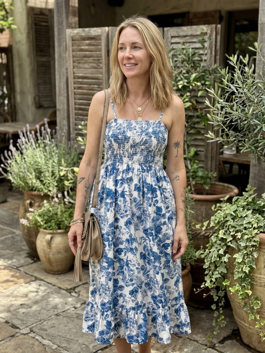 Zomerjurk met wilde blauwe hortensia's