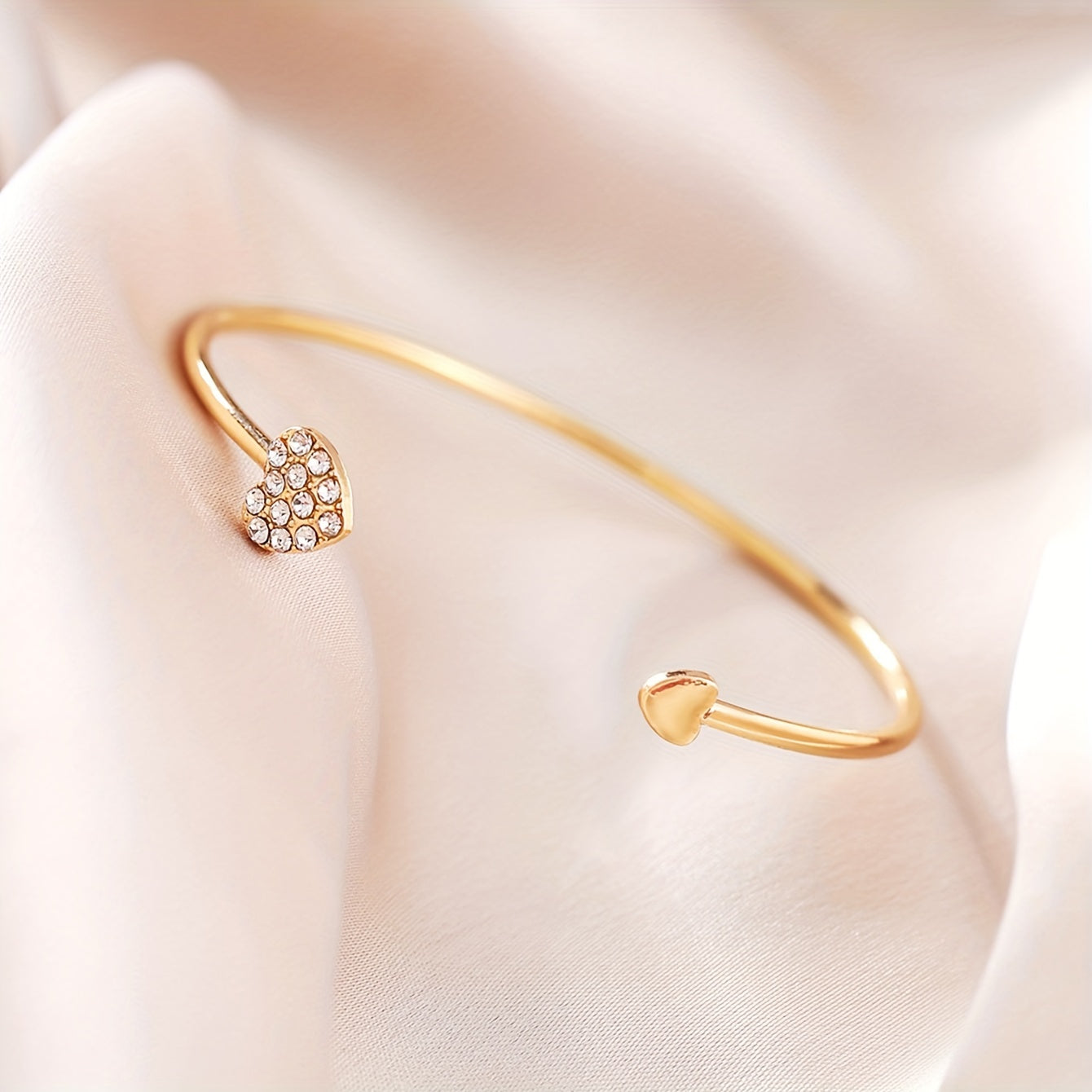 Chique stijve armband met hartmotief, verfraaid met fonkelende strass-steentjes