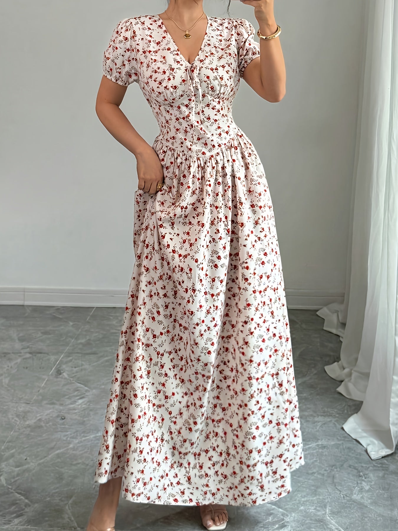 Maxi Abito con Piccoli Fiori di Papavero Rosso