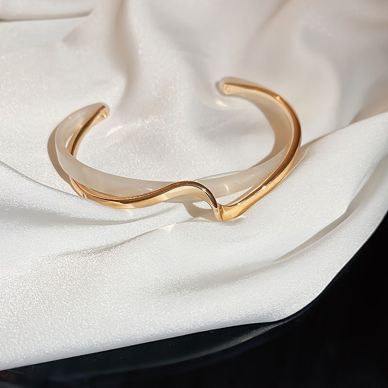 Stijve golfvormige armband verguld met 18K goud